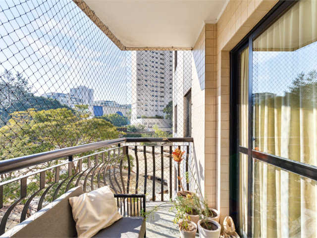 Apartamento à venda com 3 quartos, sendo 1 suíte,  em Alto da Boa Vista, São Paulo, SP