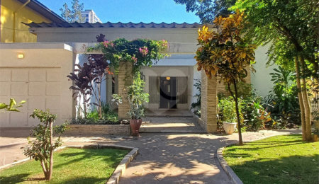 Casa Térrea à venda com 4 quartos, sendo 1 suíte,  em Brooklin Velho, São Paulo, SP