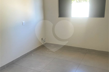 Casa à venda com 3 quartos, sendo 1 suíte, no condomínio Residencial Alto da Boa Vista, Araraquara - SP