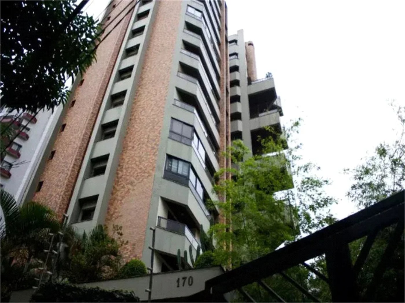 Apartamento para alugar com 4 quartos, sendo 2 suítes,  em Vila Andrade, São Paulo, SP