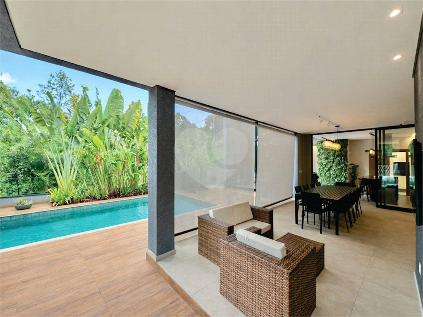 Casa à venda com 3 suítes no condomínio Reserva Santa Maria, Jandira - SP