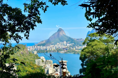 Casa à venda com 4 quartos, sendo 1 suíte, em Lagoa, Rio de Janeiro, RJ