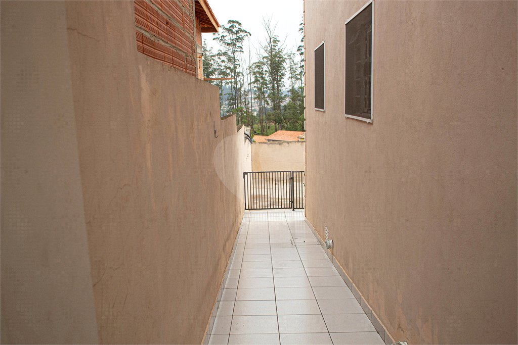 Casa à venda com 2 quartos, sendo 1 suíte, no Centro, Mairinque, SP