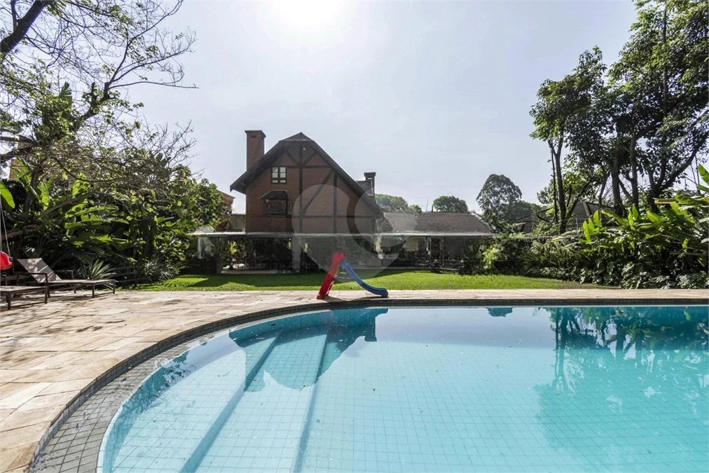Casa de Vila à venda com 5 quartos, sendo 4 suítes, em Jardim Morumbi, São Paulo, SP