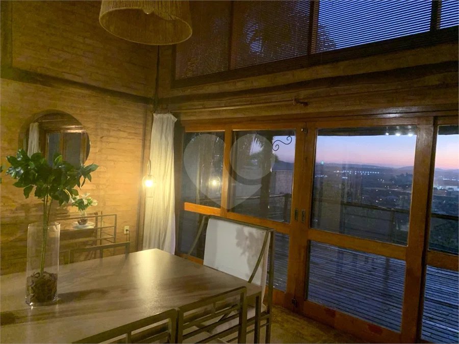 Casa para alugar com 3 quartos, sendo 2 suítes, no condomínio Alpes de Vinhedo, Vinhedo - SP