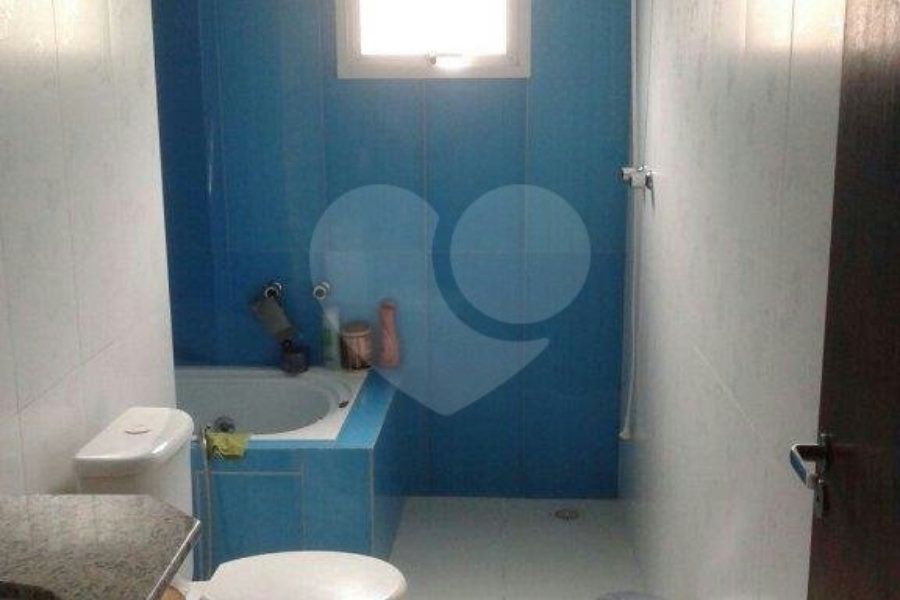Sobrado à venda com 5 quartos, sendo 4 suítes, em Horto, São Paulo, SP