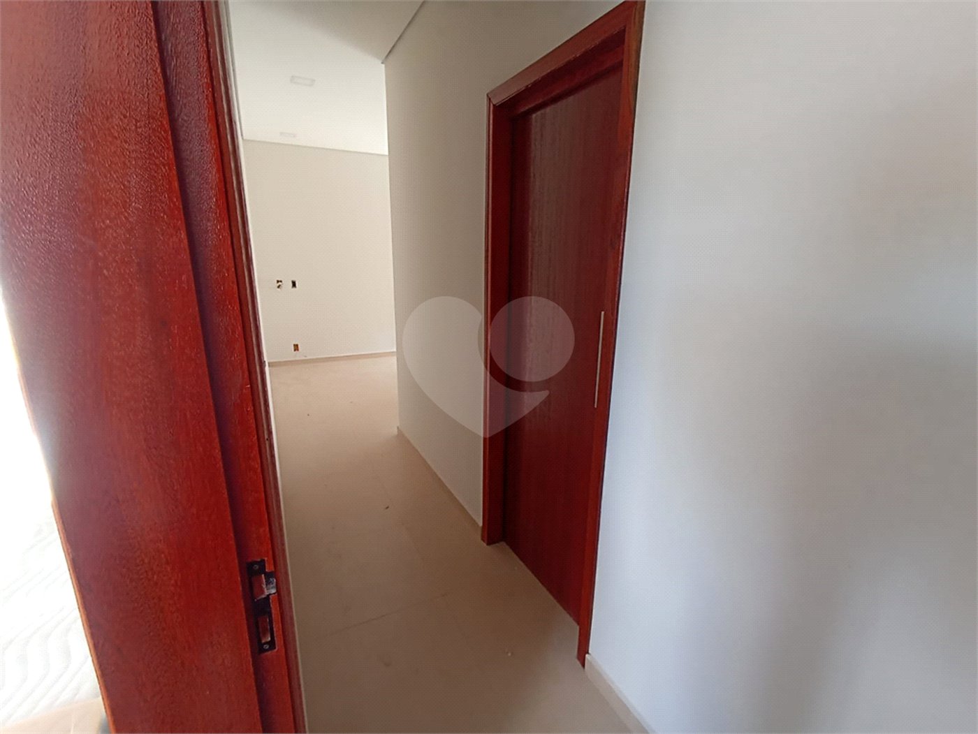 Casa à venda com 3 quartos, sendo 1 suíte, no condomínio Residencial Golden Ville, Itapetininga - SP