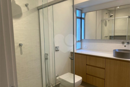 Apartamento à venda com 3 quartos, sendo 1 suíte,  em Itaim Bibi, São Paulo, SP