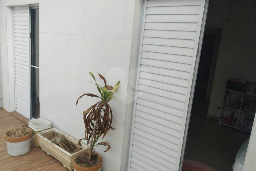 Casa à venda com 3 quartos, sendo 1 suíte,  no condomínio Village St. Louis, São Paulo - SP
