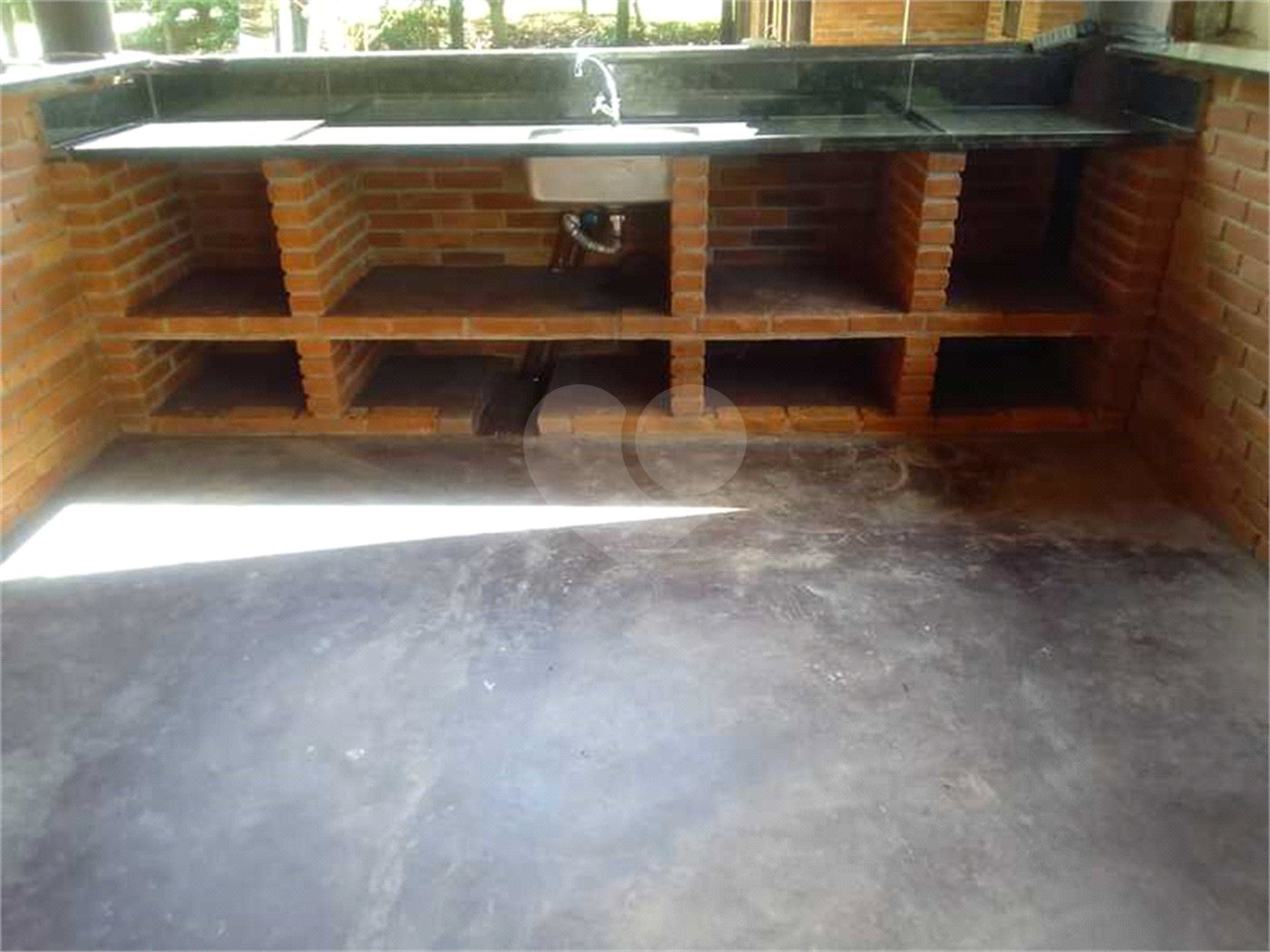 Casa à venda com 6 quartos, sendo 3 suítes, no condomínio Residencial Jardins de Mairiporã I, Mairiporã - SP