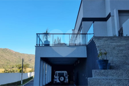 Casa à venda com 4 suítes no condomínio Osato, Atibaia - SP