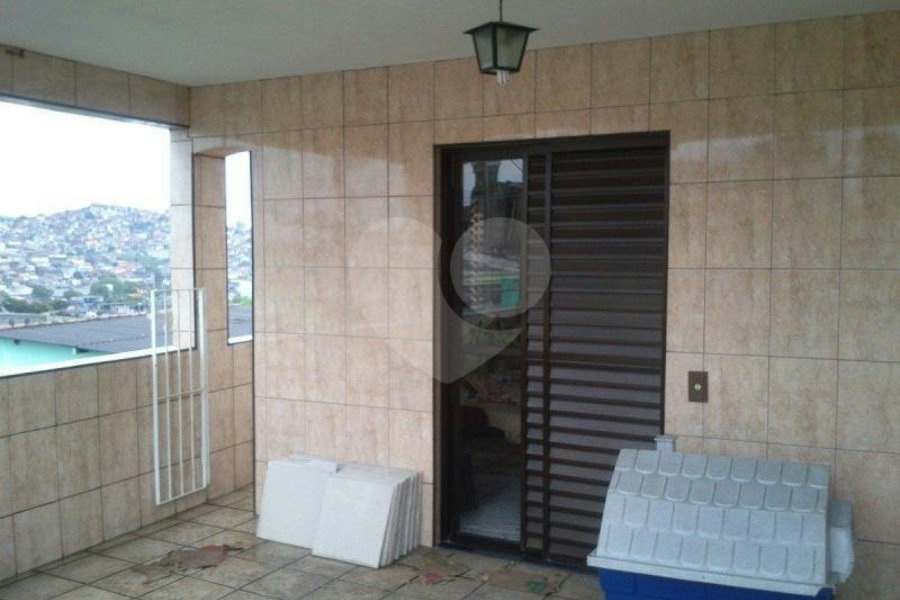 Sobrado à venda com 4 quartos, sendo 1 suíte, em Vila Nova Cachoeirinha, São Paulo, SP
