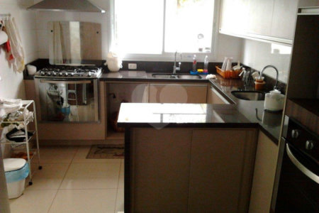 Sobrado à venda com 4 quartos, sendo 1 suíte, em Alto da Boa Vista, São Paulo, SP