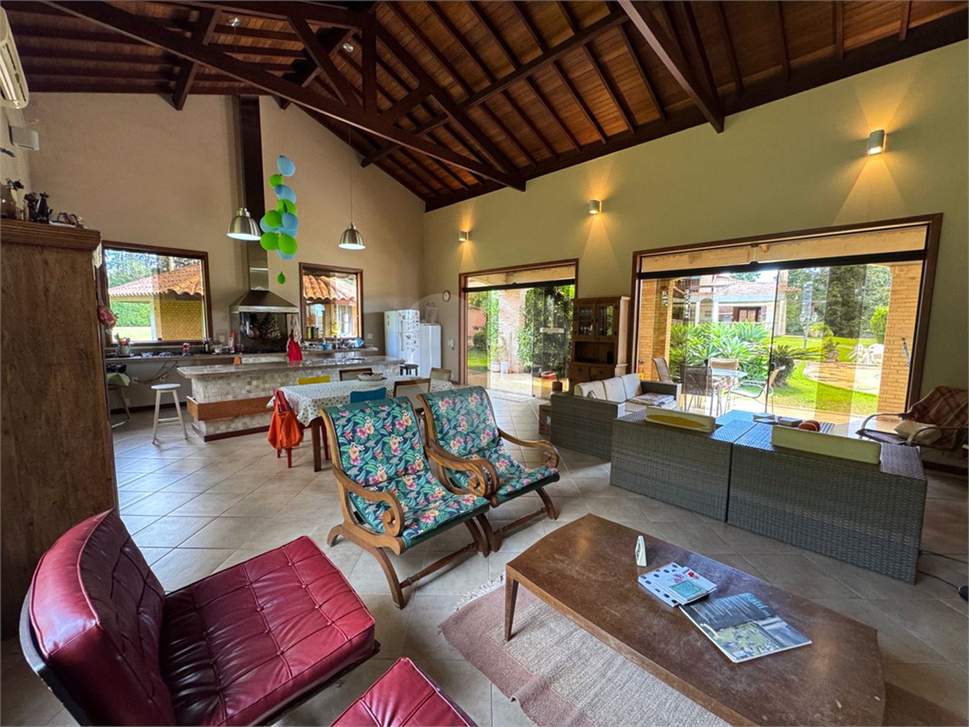Casa à venda com 7 quartos, sendo 3 suítes,  em Jardim Colombo, Itapetininga, SP
