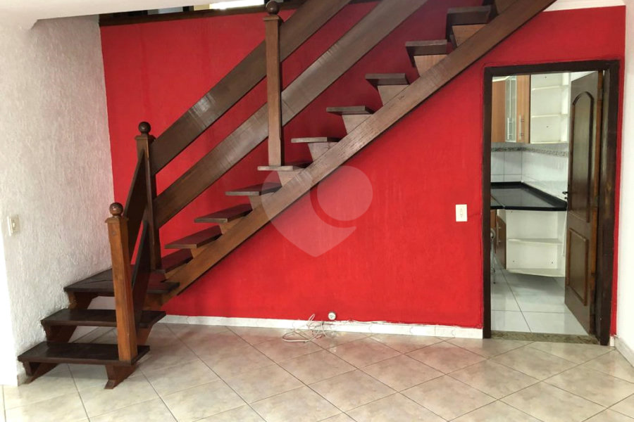 Casa à venda com 3 quartos, sendo 1 suíte, no condomínio Jardim das Pedras, São Paulo - SP