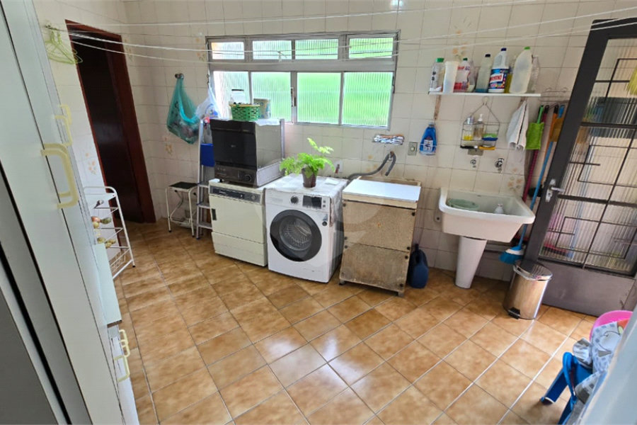 Sobrado à venda com 4 quartos, sendo 1 suíte, em Jardim Regina, São Paulo, SP