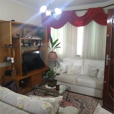 Sobrado à venda com 3 suítes em Vila Nivi, São Paulo, SP