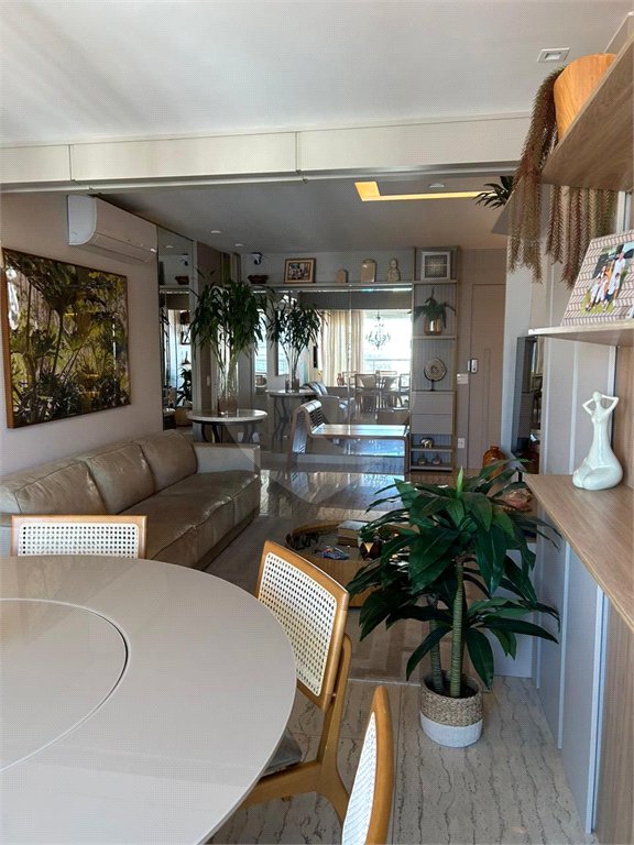 Apartamento à venda com 3 quartos, sendo 1 suíte, em Vila Anastácio, São Paulo, SP