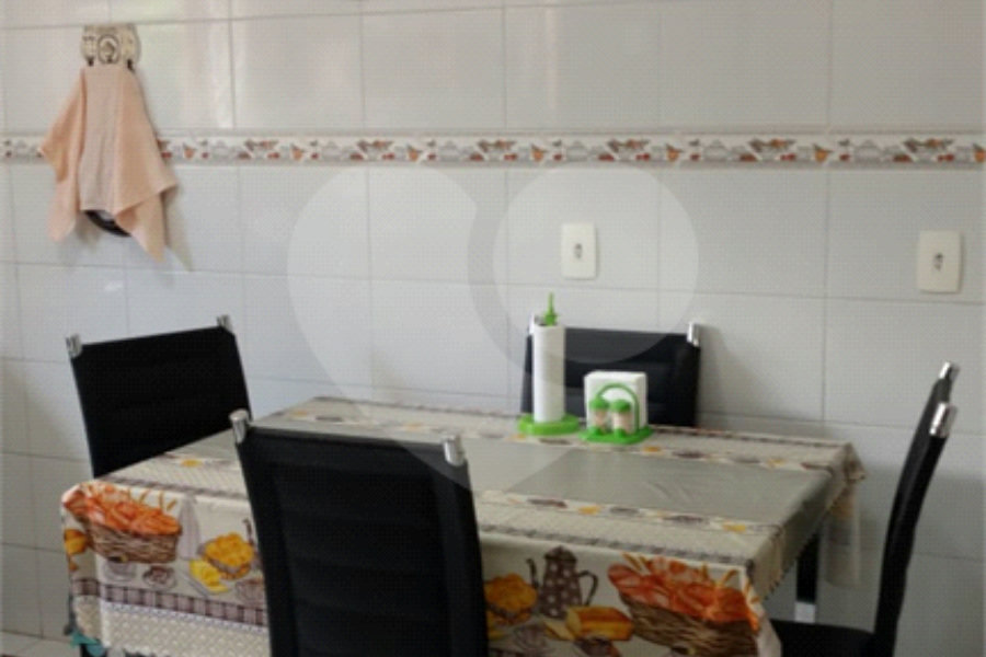 Casa à venda com 3 quartos, sendo 1 suíte, no condomínio Morada de Itapuã, São Paulo - SP