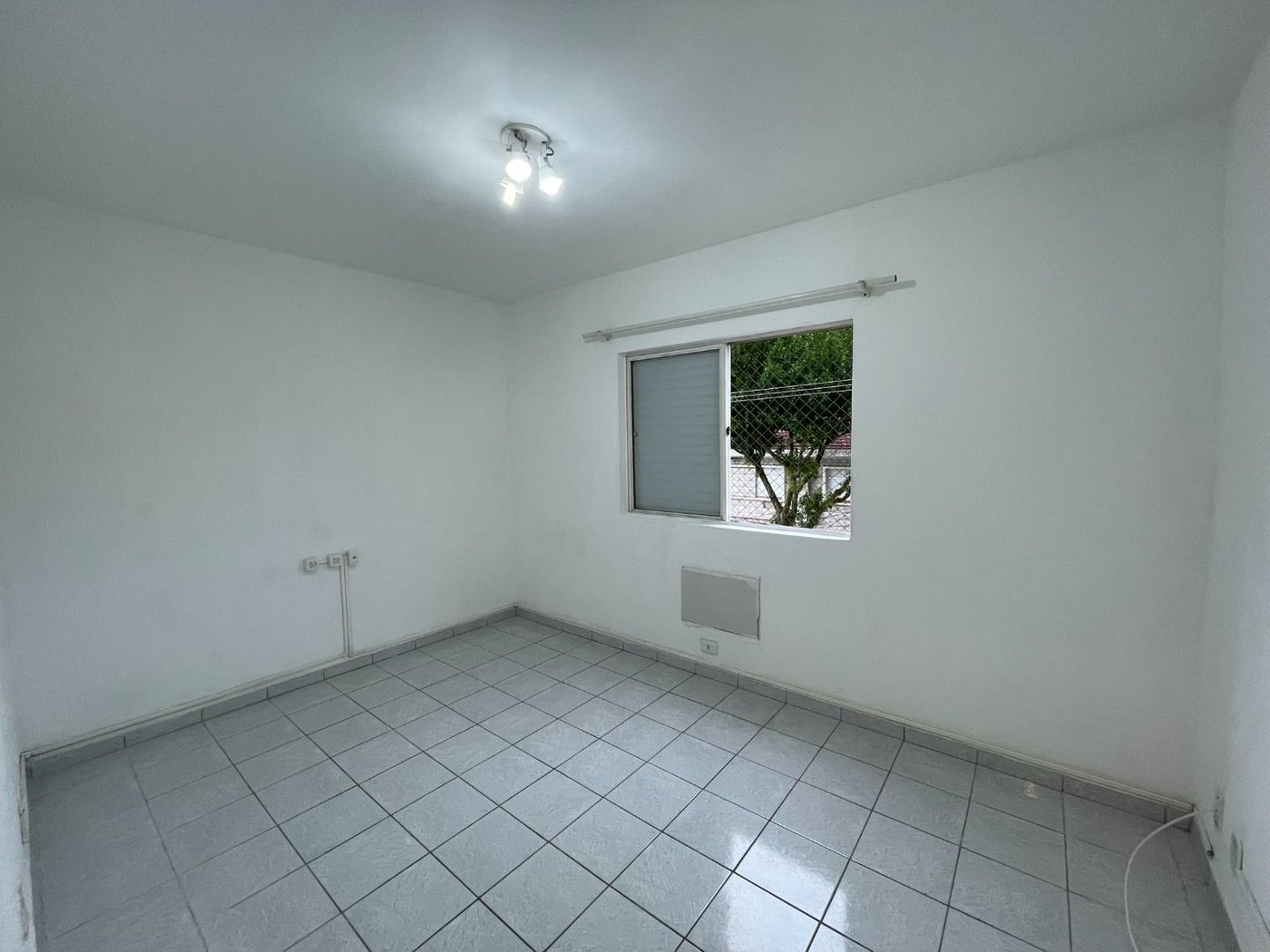Apartamento 2 dormitórios + dependência, 1 vaga demarcada, no Campo Grande, Santos