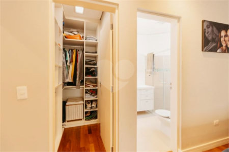 Casa à venda com 5 quartos, sendo 4 suítes, no condomínio Figueira Garden, Atibaia - SP