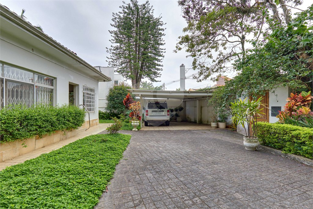 Casa Térrea à venda ou para alugar com 5 quartos, sendo 2 suítes, em Granja Julieta, São Paulo, SP