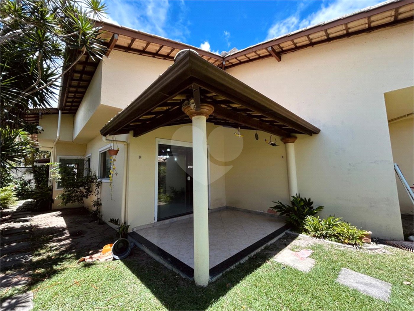 Casa à venda com 1 quarto, sendo 3 suítes,  em Outerio da Glória, Porto Seguro, BA