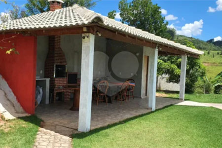 Chácara à venda com 3 quartos, sendo 1 suíte, no Centro, Paraibuna, SP