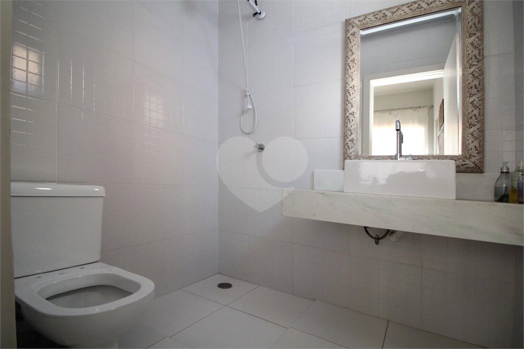 Casa à venda com 3 quartos, sendo 1 suíte, em Vila Mariana, São Paulo, SP