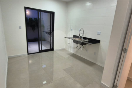 Sobrado à venda com 2 quartos, sendo 1 suíte,  em Vila Paiva, São Paulo, SP