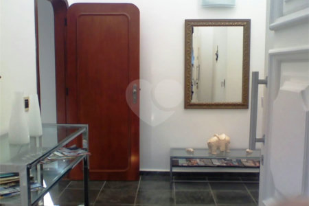 Casa à venda com 8 quartos, sendo 6 suítes,  no condomínio Acapulco, Guarujá - SP