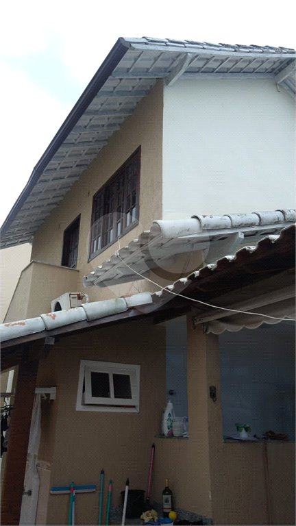 Casa à venda com 3 quartos, sendo 2 suítes, no condomínio Recanto das Palmeiras, Rio de Janeiro - RJ
