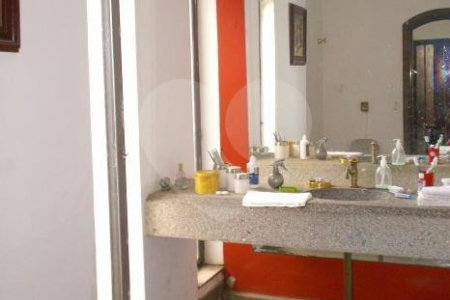 Sobrado à venda com 4 quartos, sendo 2 suítes, em Jardim Leonor, São Paulo, SP