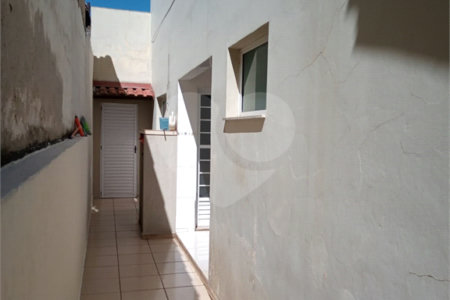 Sobrado à venda com 3 quartos, sendo 1 suíte, no Centro, Biritiba-mirim, SP