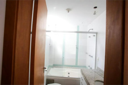 Casa à venda com 4 quartos, sendo 3 suítes, no condomínio Lícia de Alvarenga, Rio de Janeiro - RJ