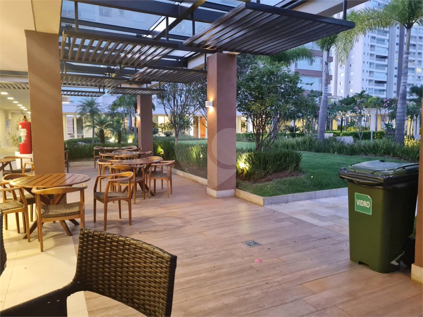 Apartamento à venda com 3 quartos, sendo 1 suíte,  em Vila Anastácio, São Paulo, SP