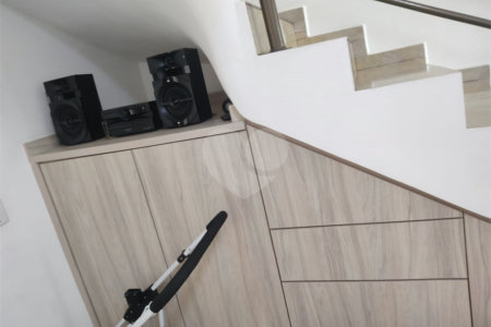 Sobrado à venda com 5 quartos, sendo 1 suíte,  em Vila Bela Vista, Suzano, SP