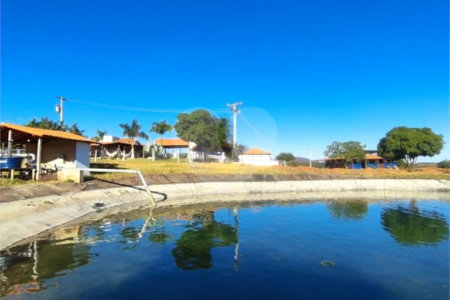 Fazenda à venda com 6 quartos, sendo 1 suíte,  no Centro, Capitão Enéas, MG
