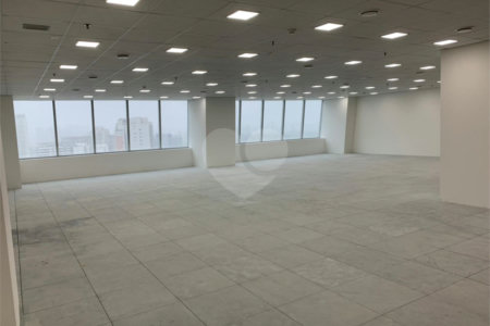 Sala à venda em Várzea de Baixo, São Paulo, SP