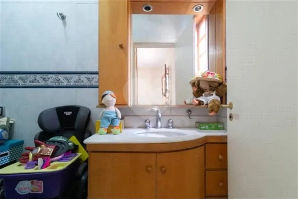 Casa com 3 dormitórios sendo 3 suítes com 03 vagas de garagem.
