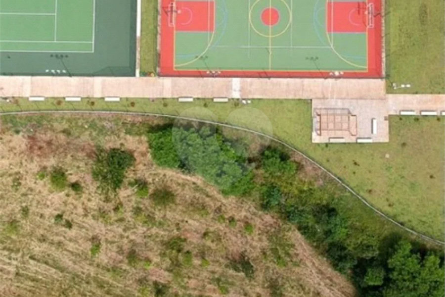 Terreno a venda com 300 metros quadrados no Condomínio Soleil