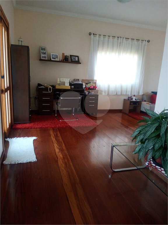 Sobrado à venda com 3 quartos, sendo 1 suíte, no Centro, Biritiba-mirim, SP