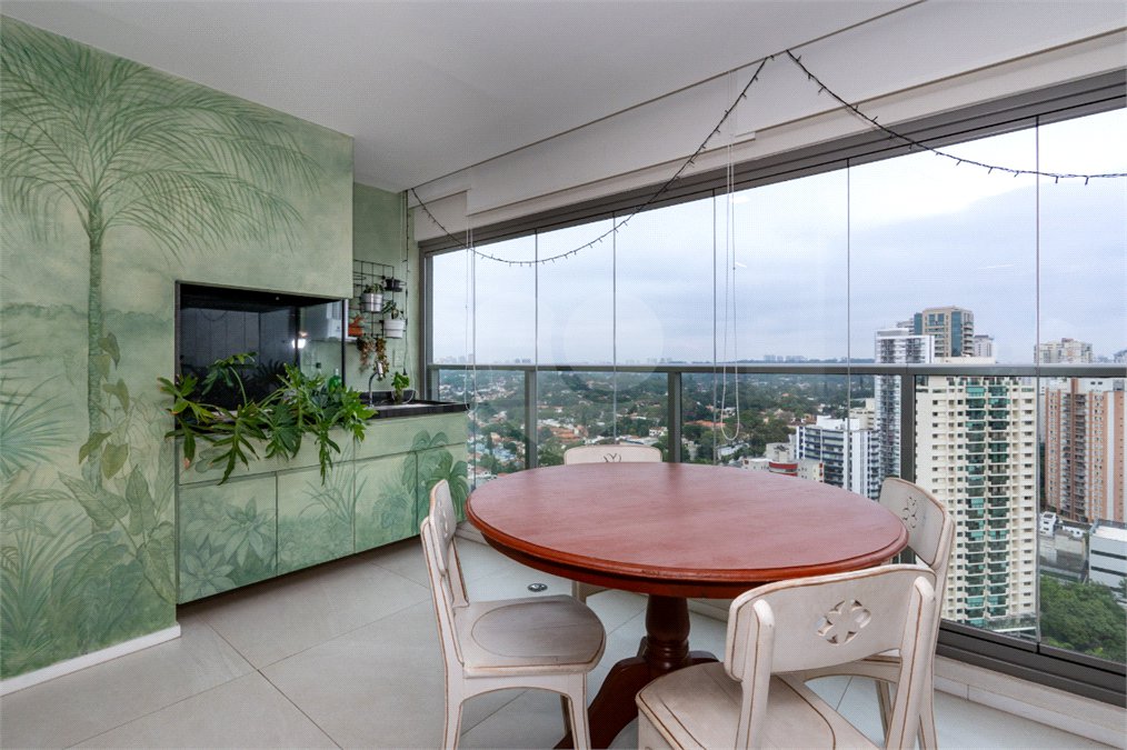 Apartamento à venda com 3 suítes em Campo Belo, São Paulo, SP