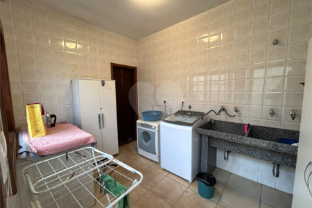Casa à venda com 5 quartos, sendo 2 suítes, em Parque Residencial Colina das Estrelas, Tatuí, SP