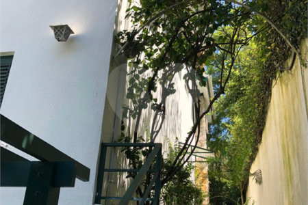 Sobrado à venda com 3 quartos, sendo 1 suíte,  em Panamby, São Paulo, SP