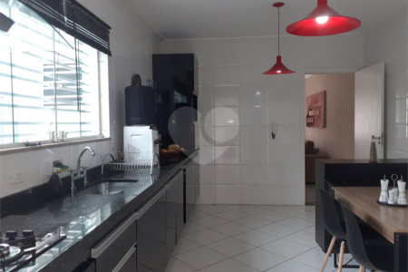 Sobrado à venda com 3 suítes em Vila Vitório Mazzei, São Paulo, SP