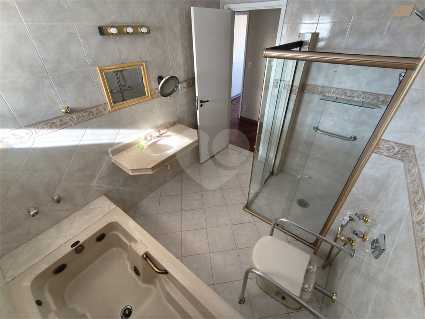 Apartamento à venda com 3 quartos, sendo 1 suíte,  em Lapa, São Paulo, SP