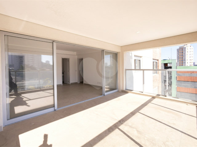 Apartamento à venda com 3 quartos, sendo 1 suíte,  em Vila Sofia, São Paulo, SP