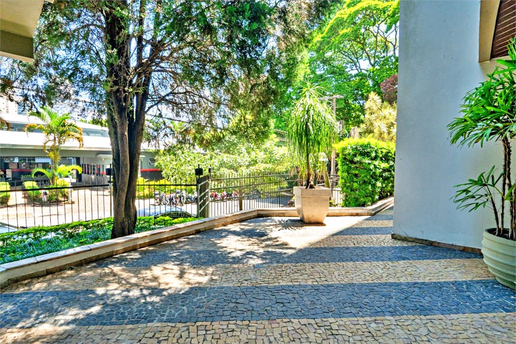 Apartamento à venda com 3 suítes em Campo Belo, São Paulo, SP