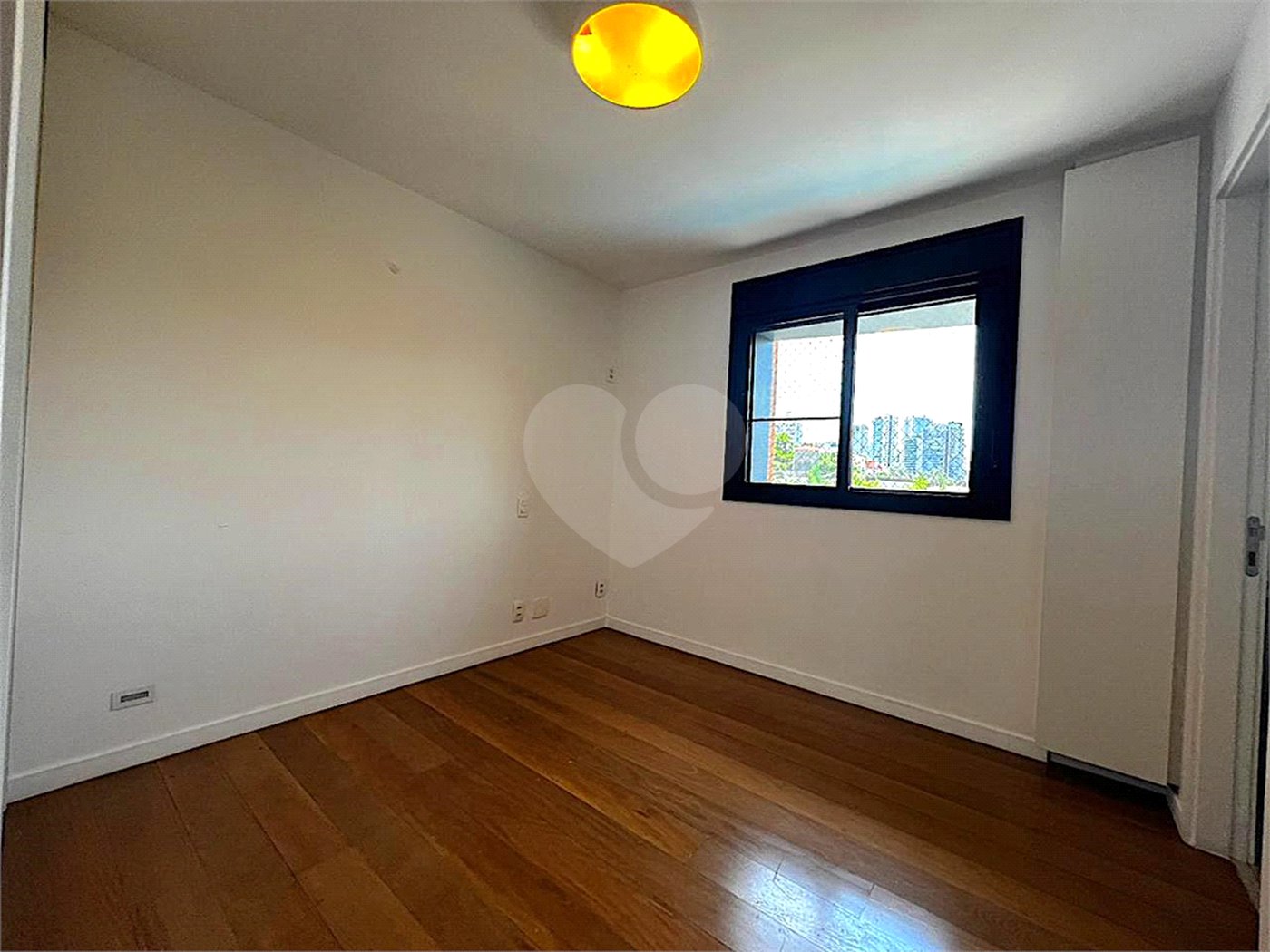 Imóvel 168m² Idea Zarvos com 3 suites, varanda na frente e na suíte, piscina, academia e 3 vagas Vila Madalena.